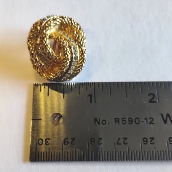 Vintage CHRISTIAN DIOR gold tone twisted KNOT pavé rhinestone earrings clip ons - Picture 11 of 12